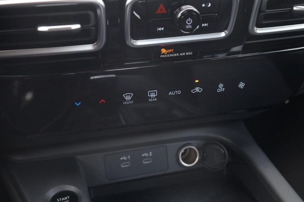 Nissan Sentra Vehicle Image 16