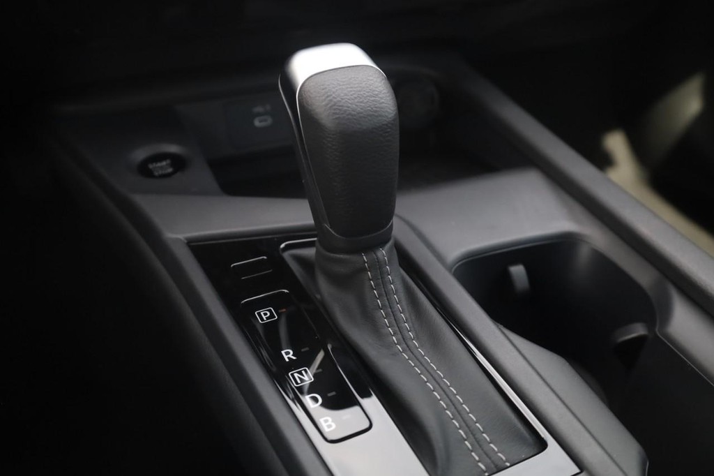 Nissan Sentra Vehicle Image 19