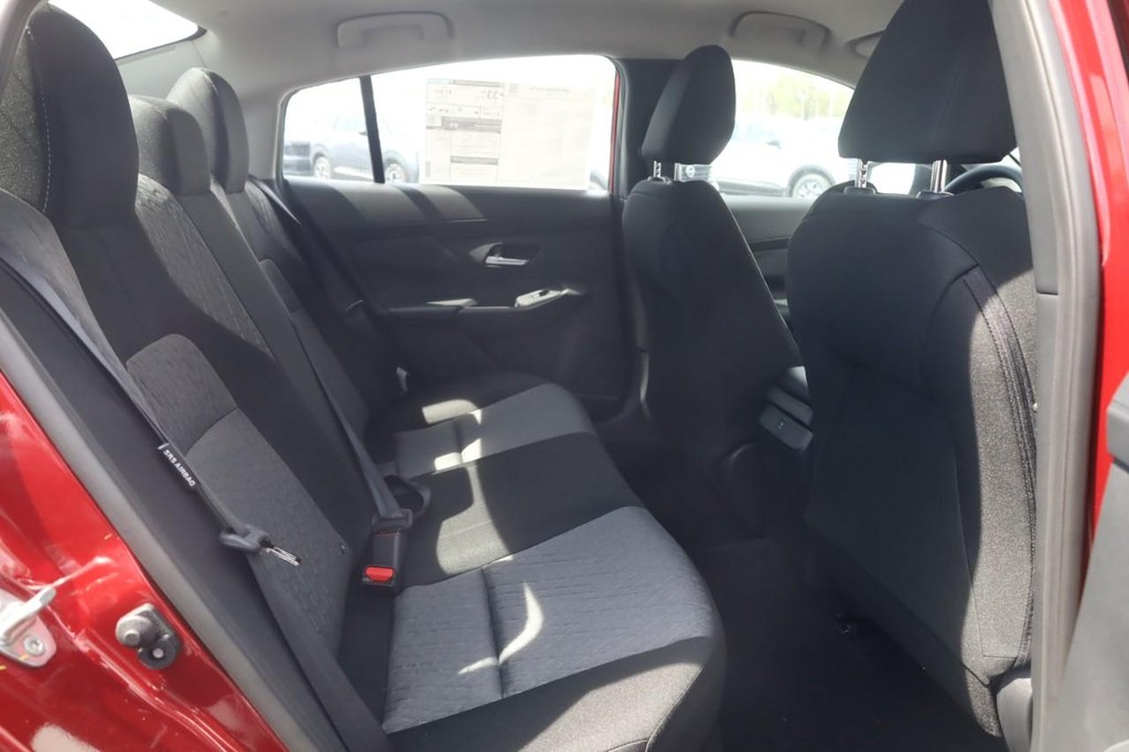 Nissan Sentra Vehicle Image 22
