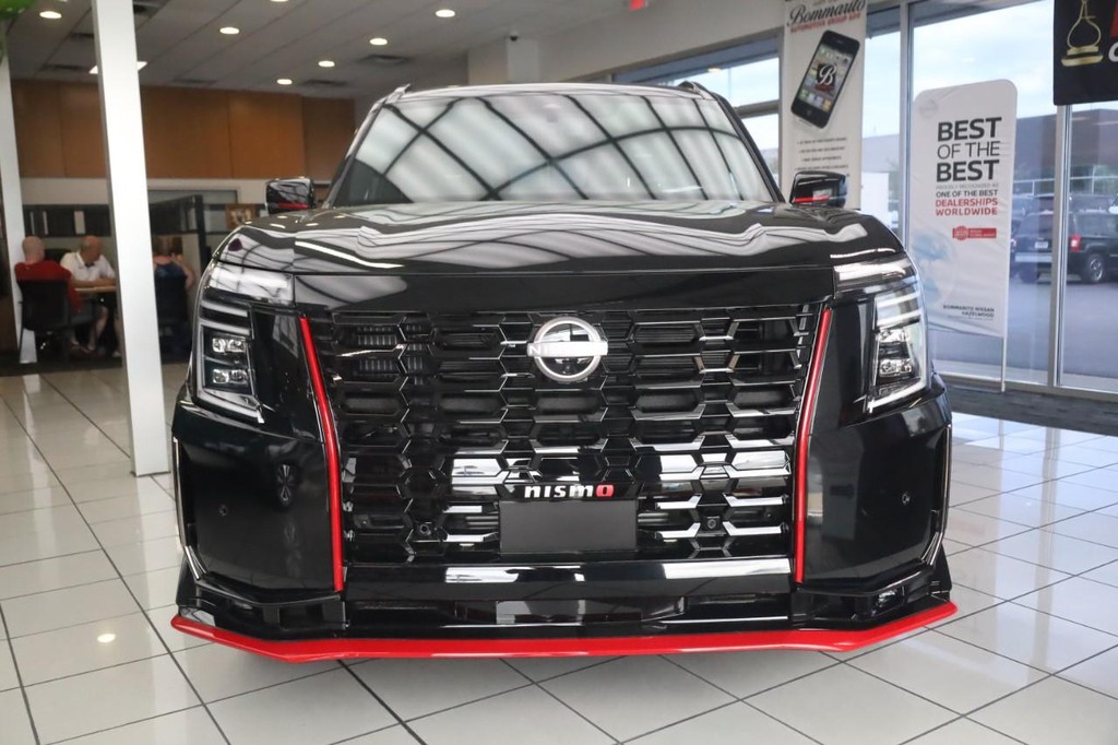 Nissan Armada Vehicle Full-screen Gallery Image 3