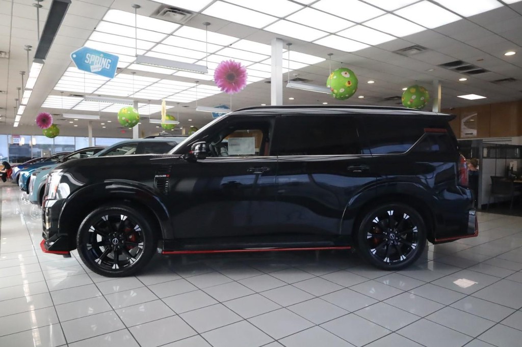 Nissan Armada Vehicle Full-screen Gallery Image 4