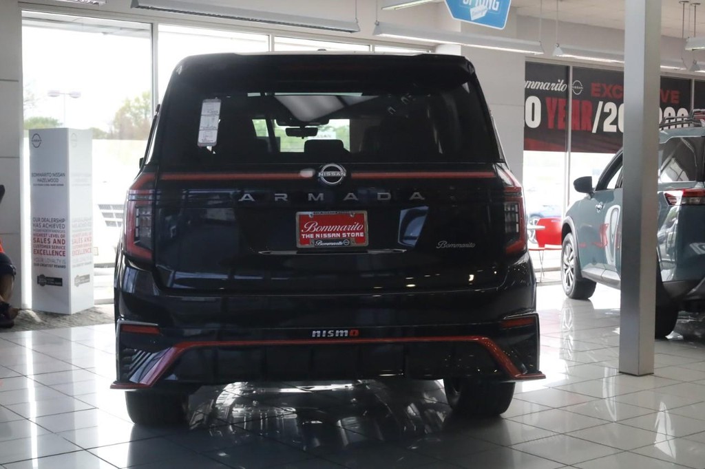 Nissan Armada Vehicle Full-screen Gallery Image 5