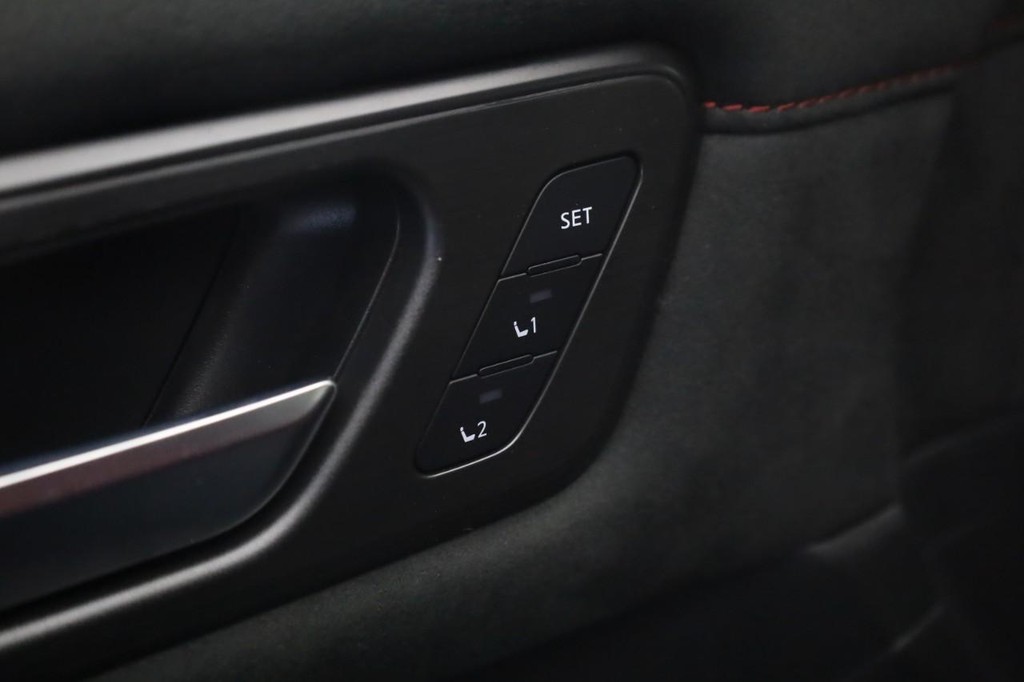 Nissan Armada Vehicle Full-screen Gallery Image 11