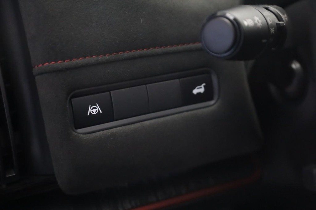 Nissan Armada Vehicle Full-screen Gallery Image 13