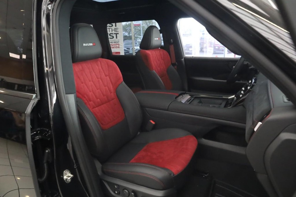 Nissan Armada Vehicle Full-screen Gallery Image 20