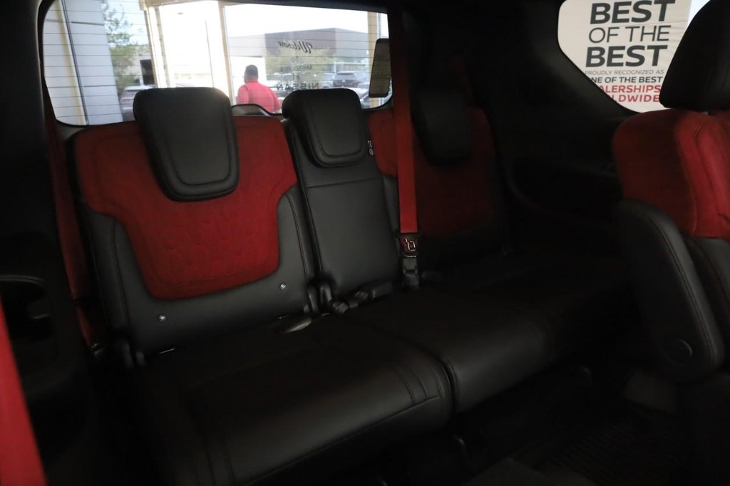 Nissan Armada Vehicle Full-screen Gallery Image 24