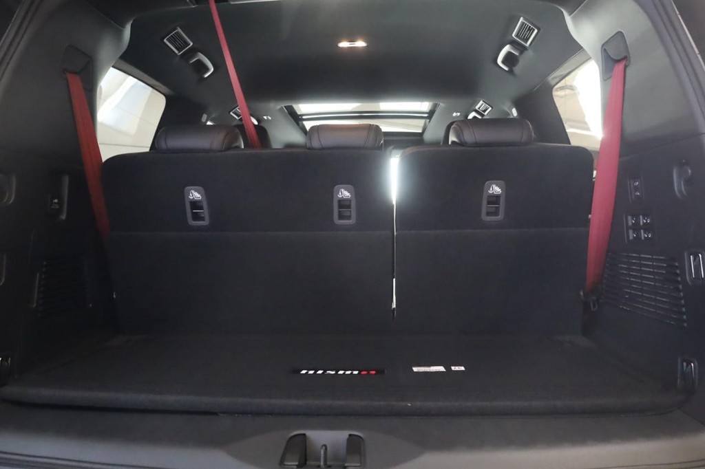Nissan Armada Vehicle Full-screen Gallery Image 25