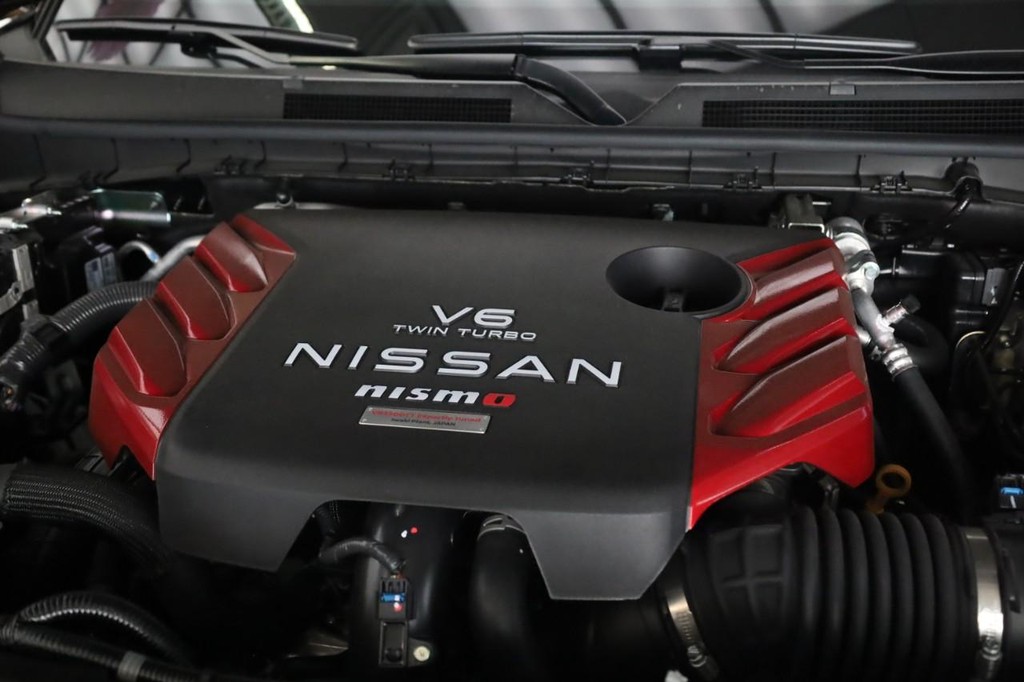 Nissan Armada Vehicle Full-screen Gallery Image 29