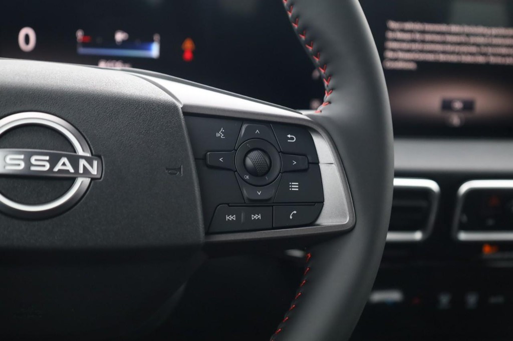 Nissan Sentra Vehicle Image 09