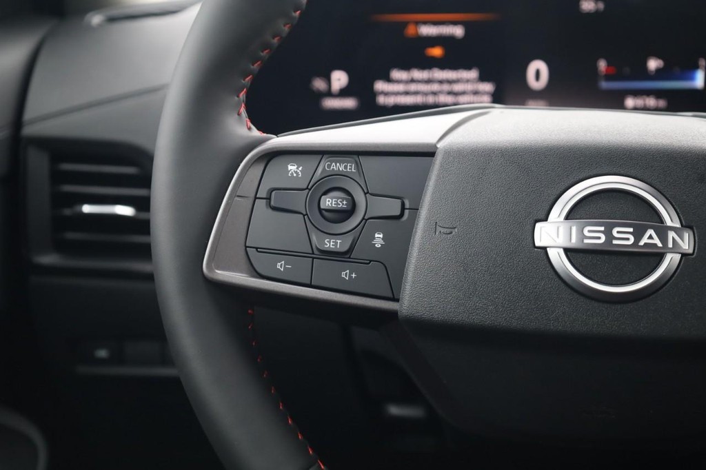 Nissan Sentra Vehicle Image 10