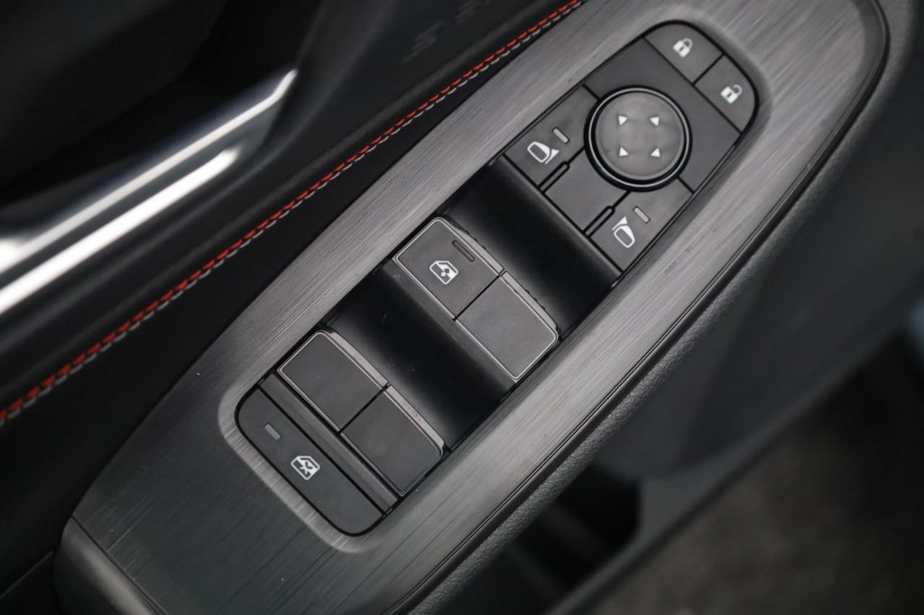 Nissan Sentra Vehicle Image 11