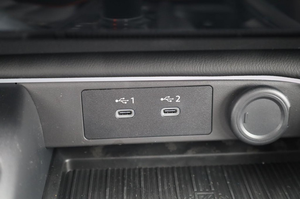 Nissan Sentra Vehicle Image 17