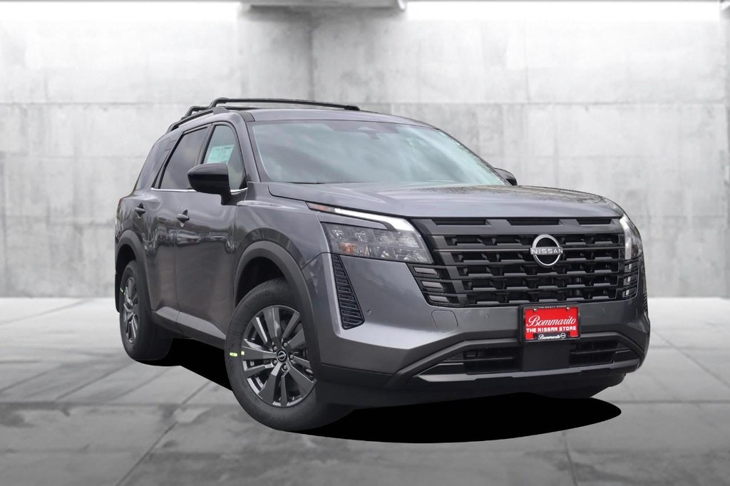 Nissan Pathfinder Vehicle Image 02