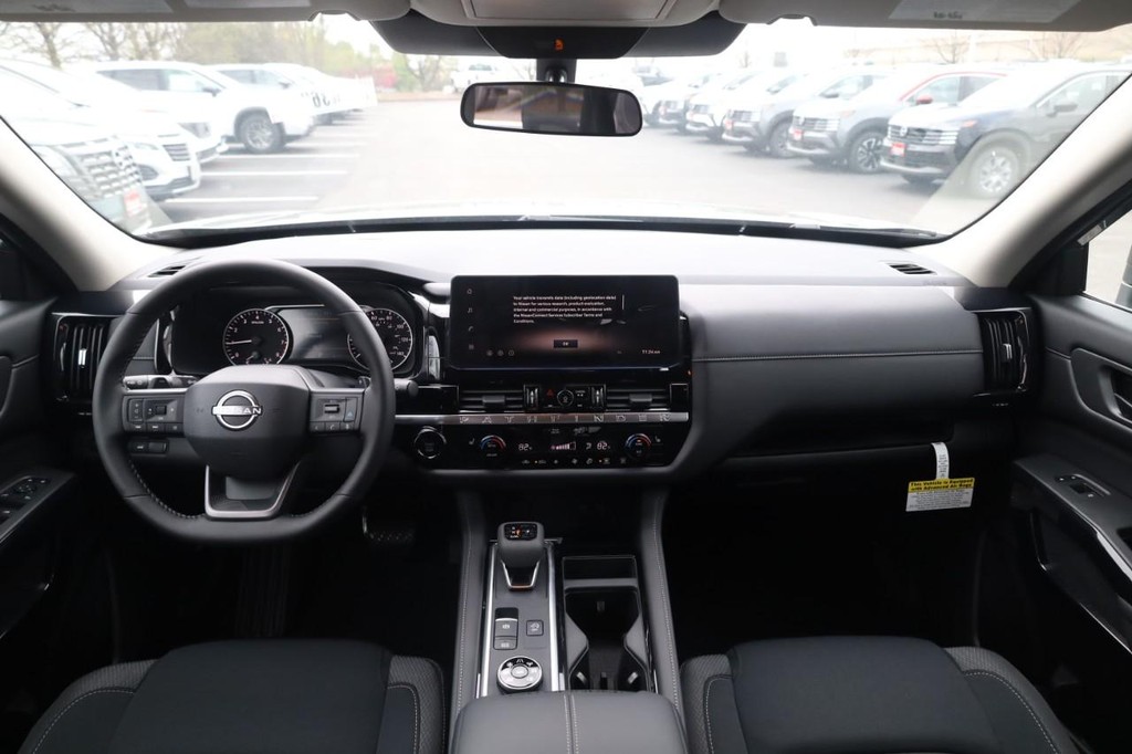 Nissan Pathfinder Vehicle Image 07