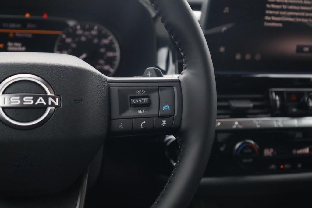 Nissan Pathfinder Vehicle Image 09