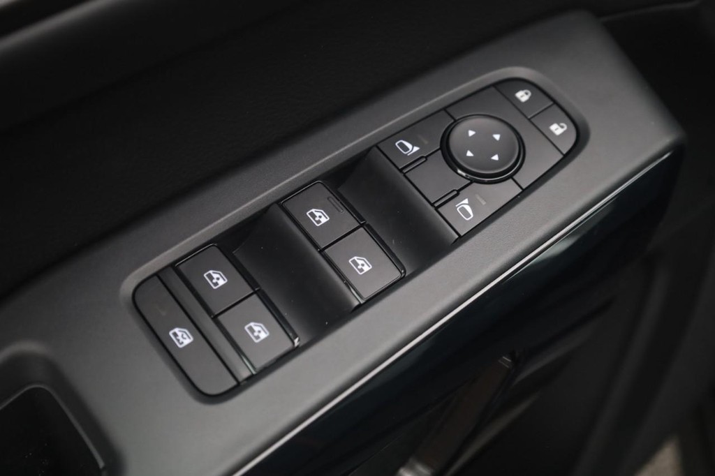 Nissan Pathfinder Vehicle Image 11