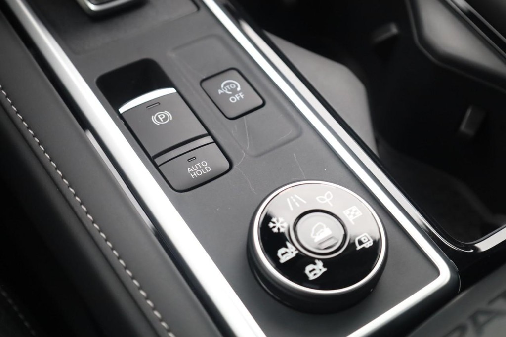 Nissan Pathfinder Vehicle Image 18
