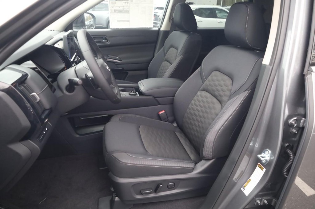 Nissan Pathfinder Vehicle Image 20