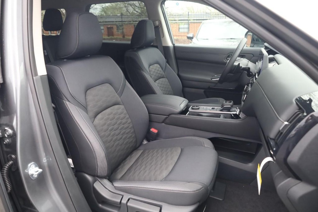 Nissan Pathfinder Vehicle Image 21