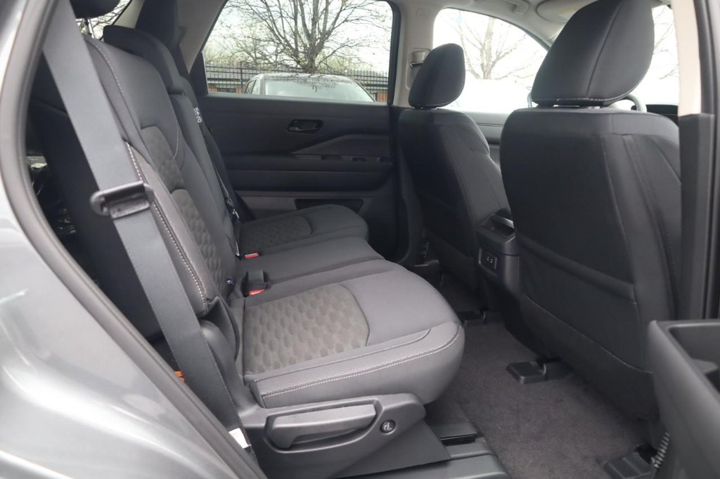 Nissan Pathfinder Vehicle Image 22