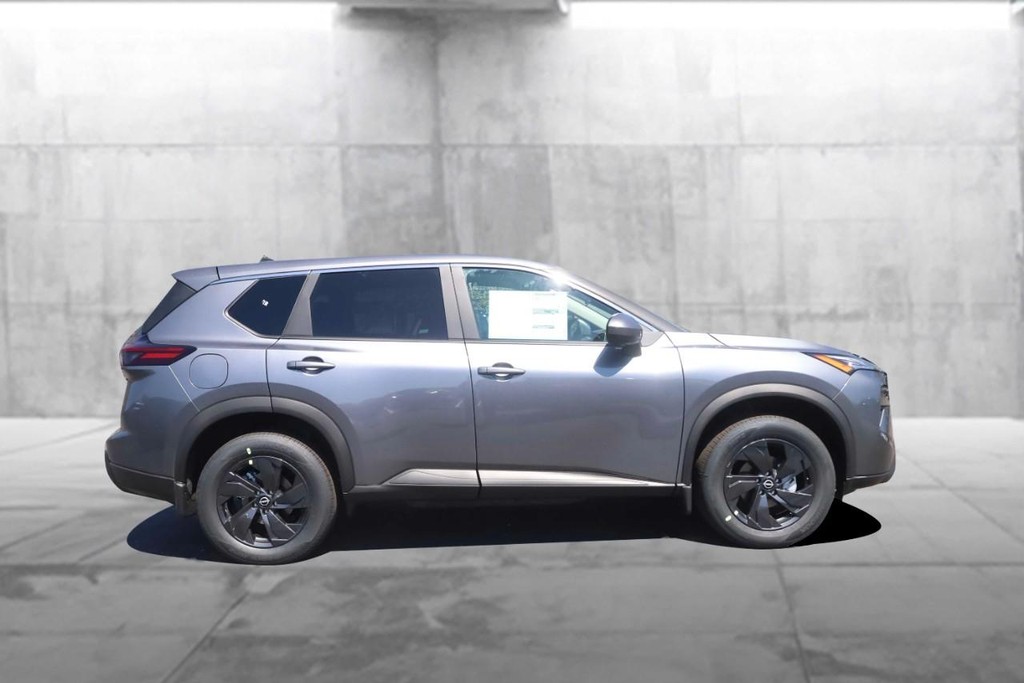 Nissan Rogue Vehicle Image 05