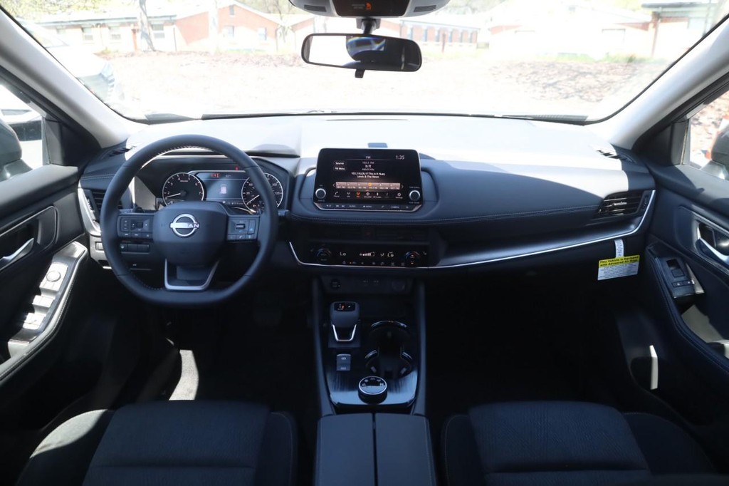 Nissan Rogue Vehicle Image 07