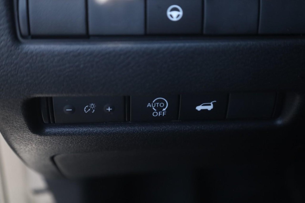 Nissan Rogue Vehicle Image 12