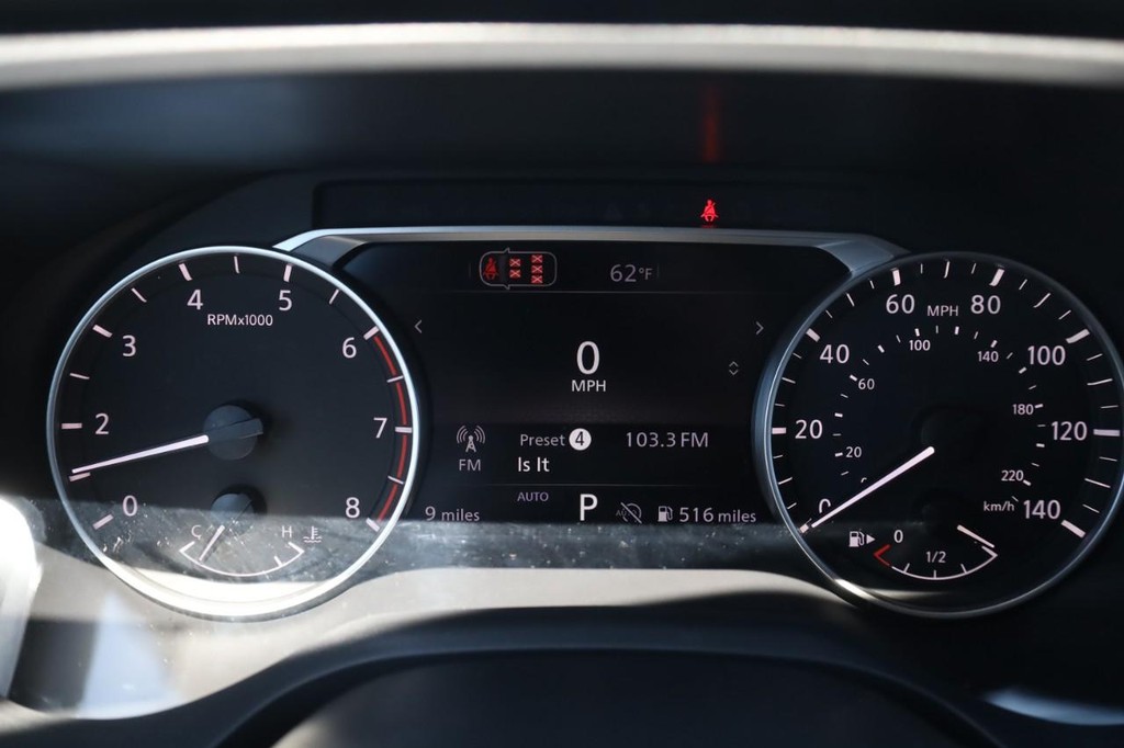 Nissan Rogue Vehicle Image 13