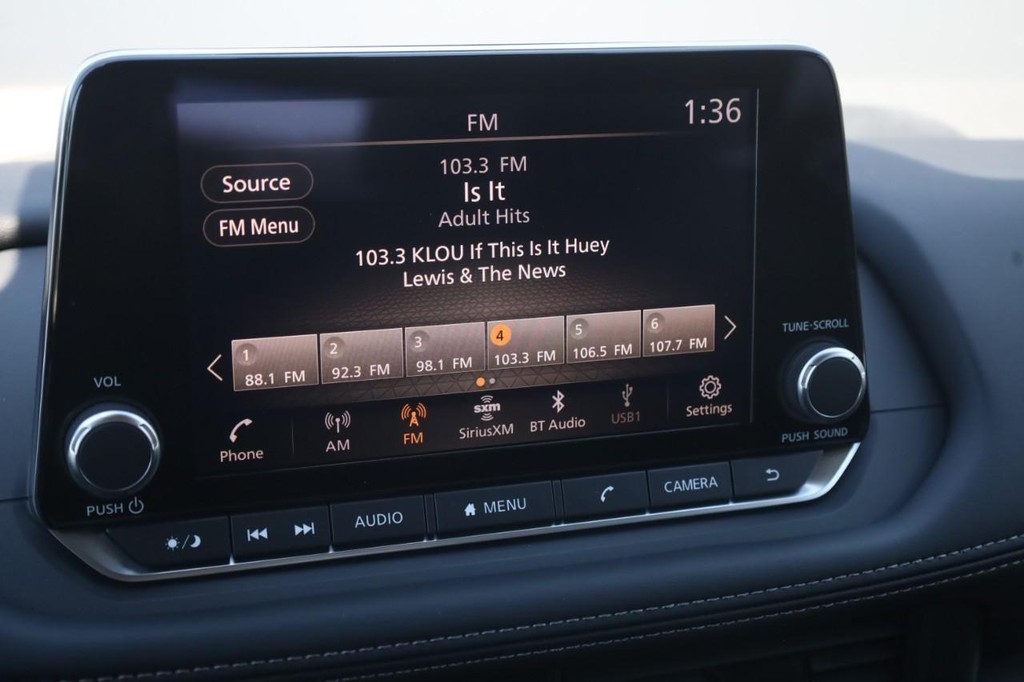 Nissan Rogue Vehicle Image 14