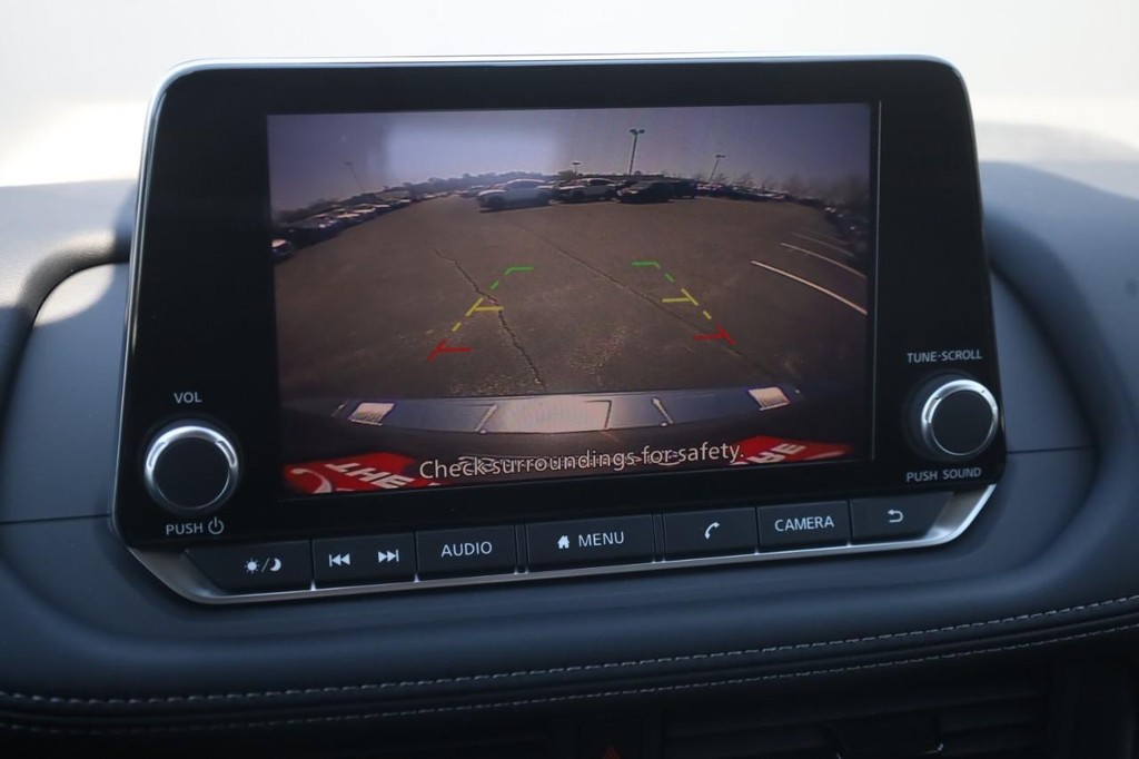 Nissan Rogue Vehicle Image 15