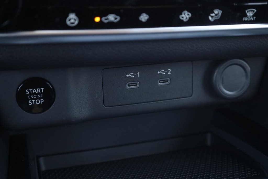 Nissan Rogue Vehicle Image 17