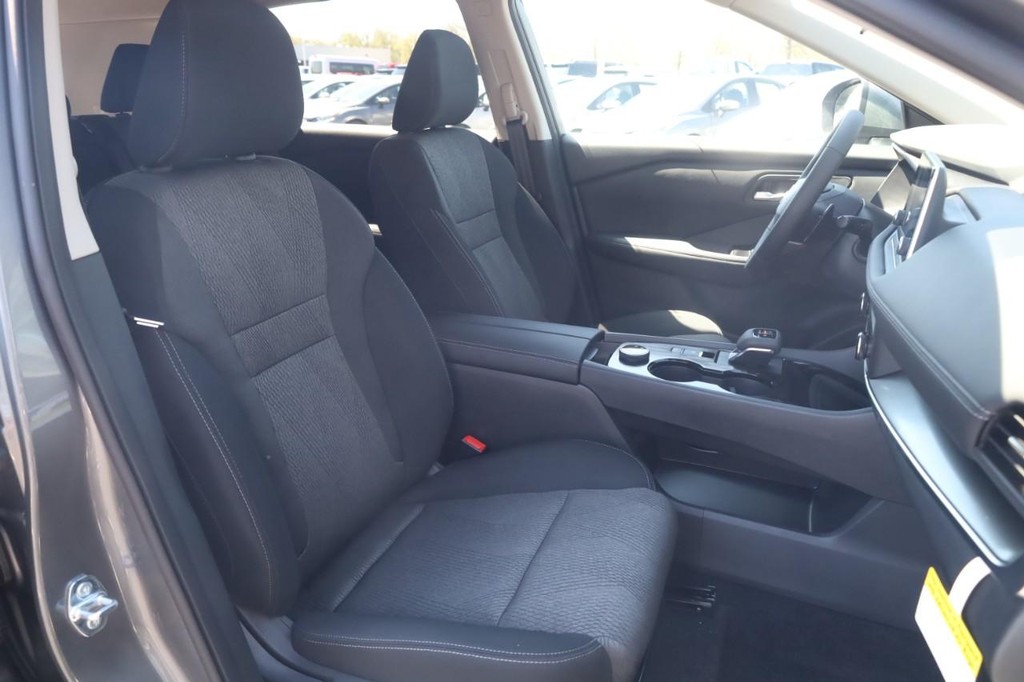 Nissan Rogue Vehicle Image 21