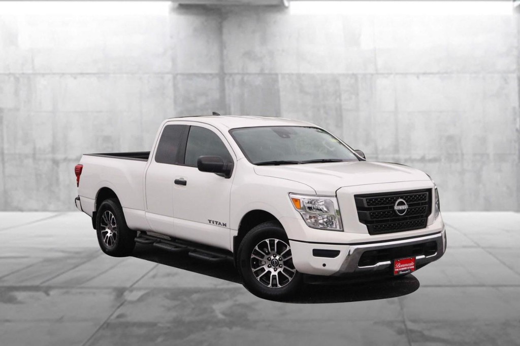 Nissan Titan Vehicle Image 02
