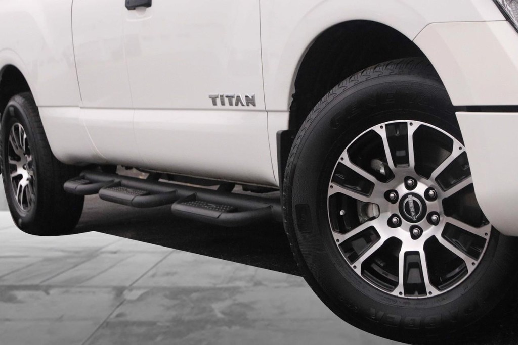 Nissan Titan Vehicle Image 03
