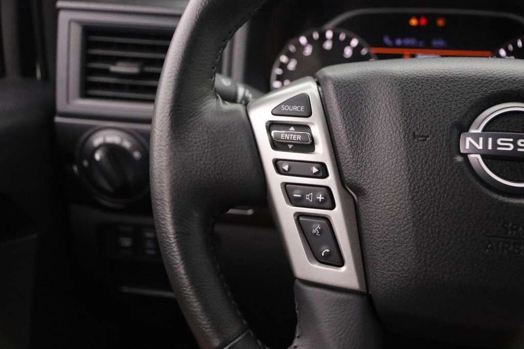 Nissan Titan Vehicle Image 12
