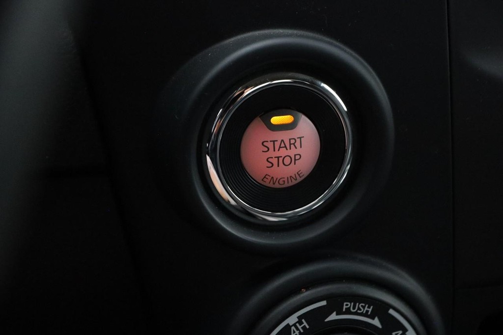 Nissan Titan Vehicle Image 15