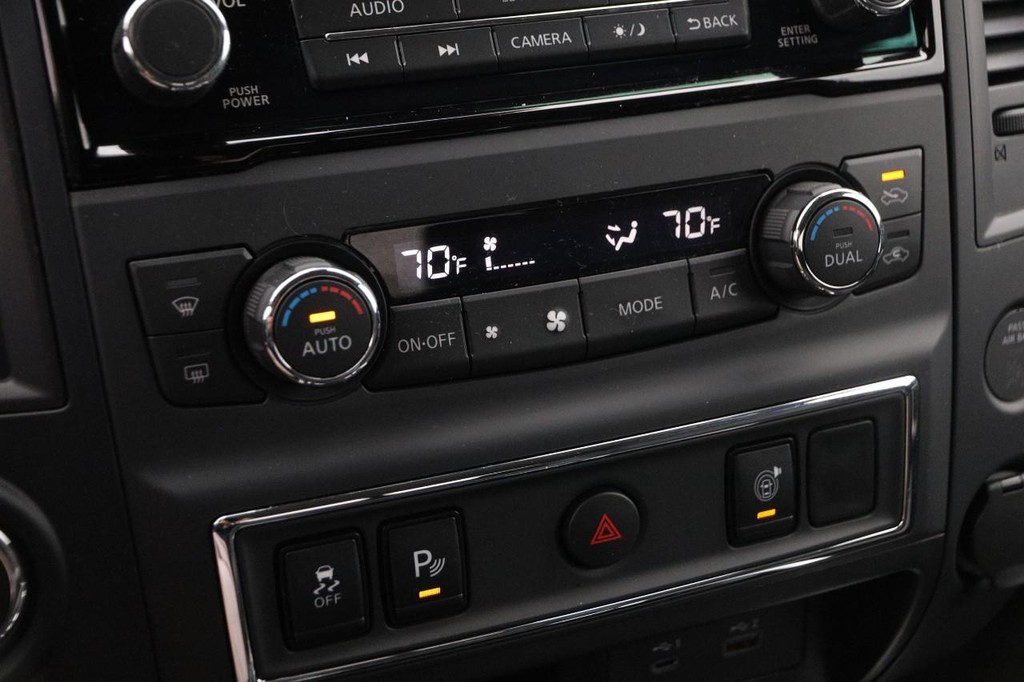 Nissan Titan Vehicle Image 20