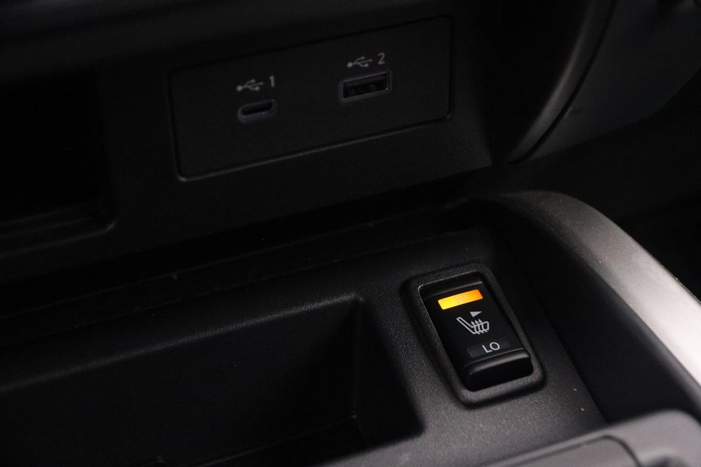 Nissan Titan Vehicle Image 21