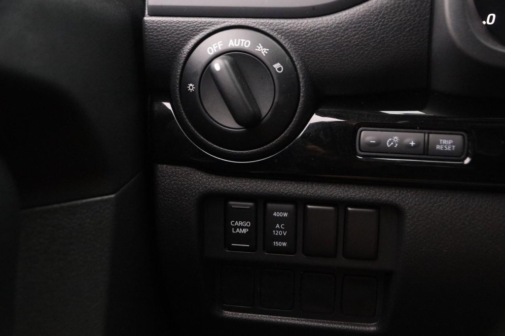 Nissan Titan Vehicle Image 22