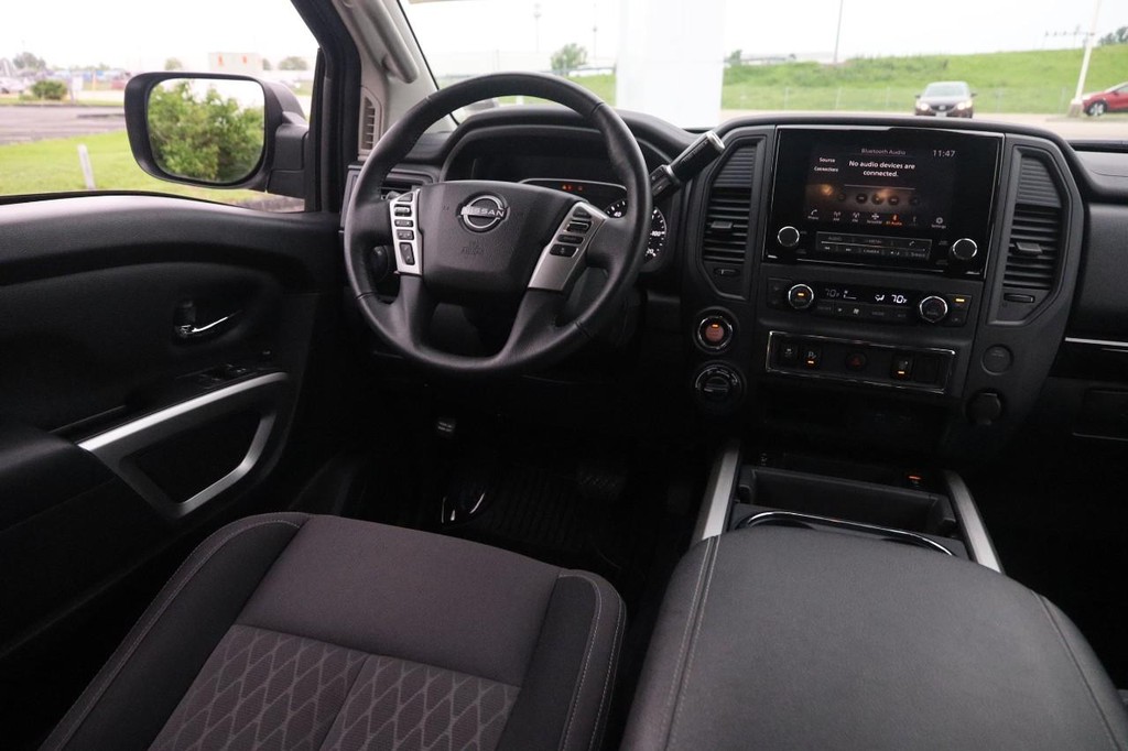 Nissan Titan Vehicle Image 24