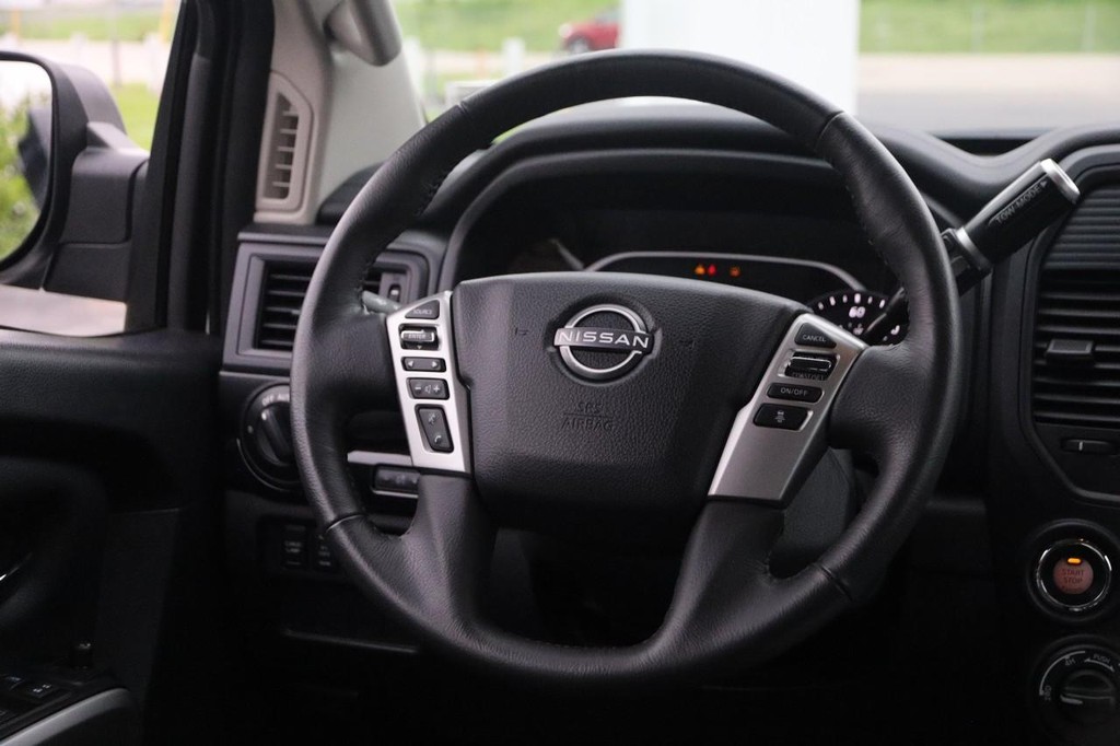 Nissan Titan Vehicle Image 25