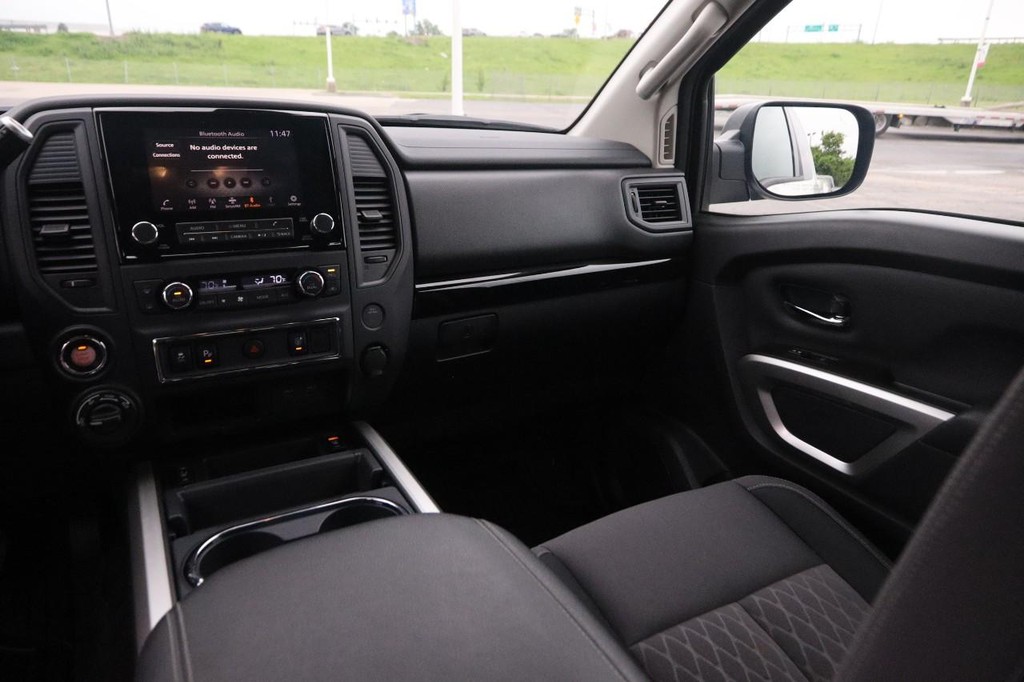 Nissan Titan Vehicle Image 27