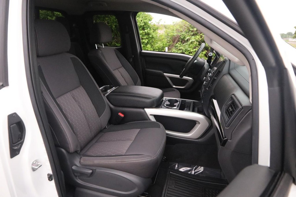 Nissan Titan Vehicle Image 28