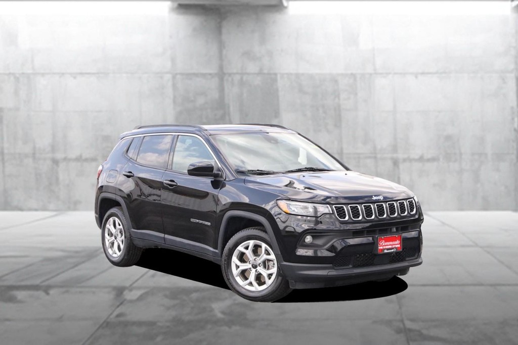 Jeep Compass Vehicle Image 02