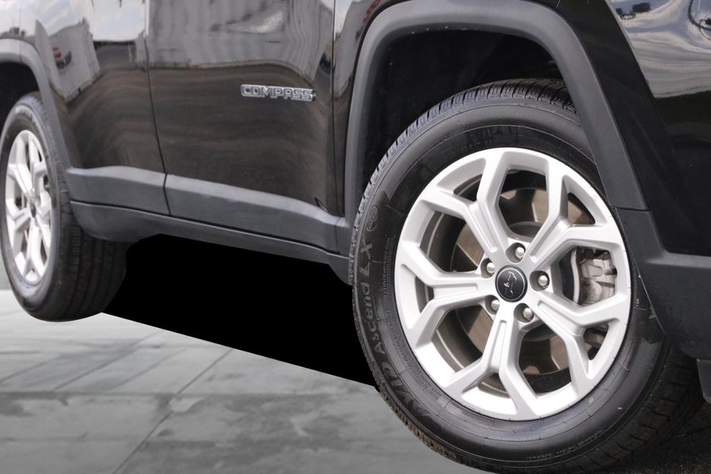 Jeep Compass Vehicle Image 03