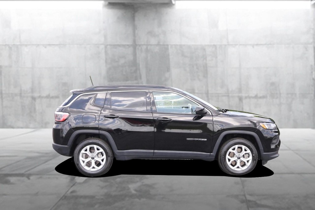 Jeep Compass Vehicle Image 05