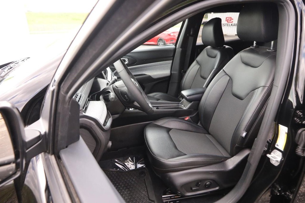 Jeep Compass Vehicle Image 10