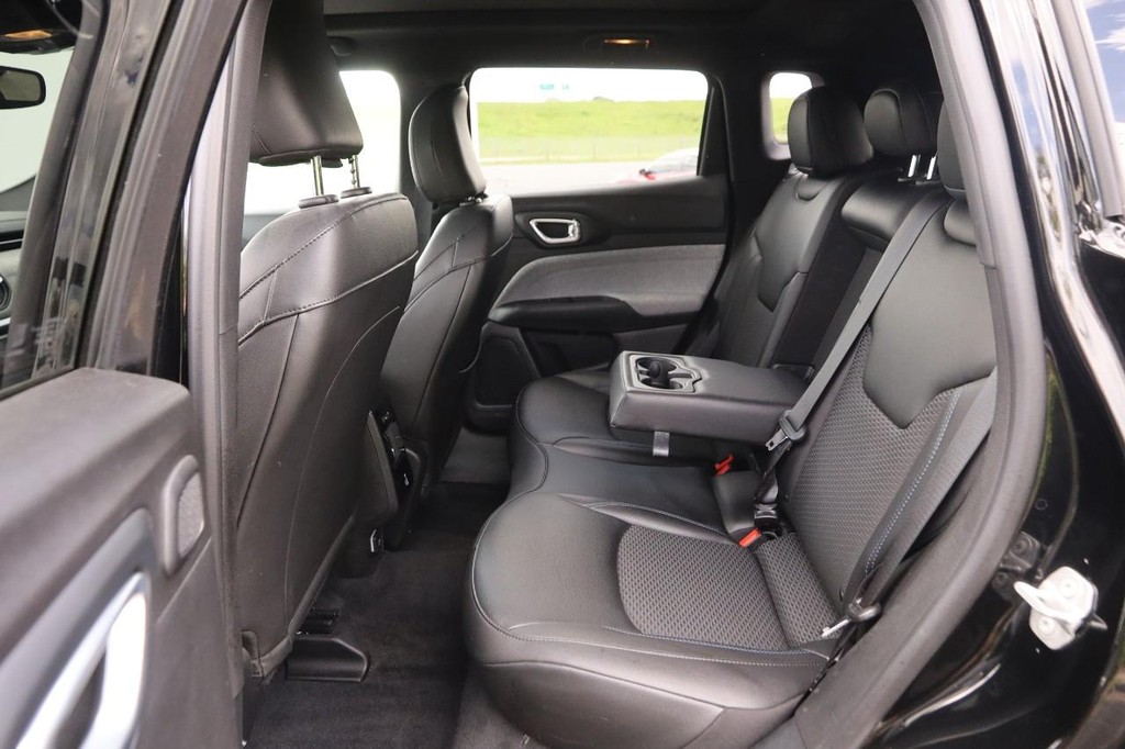 Jeep Compass Vehicle Image 11