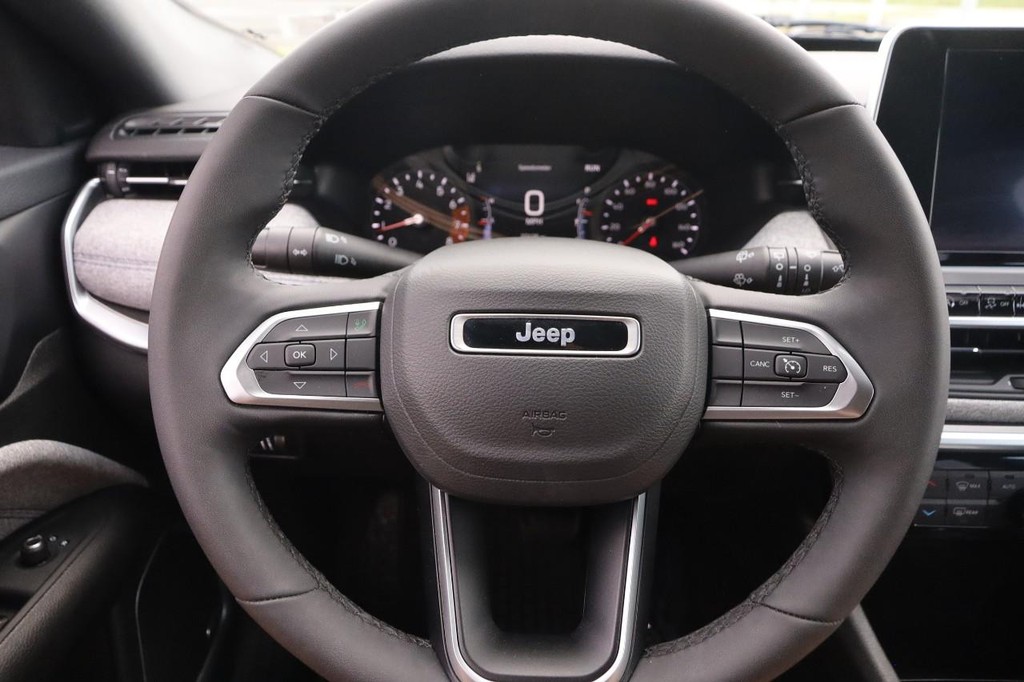 Jeep Compass Vehicle Image 12