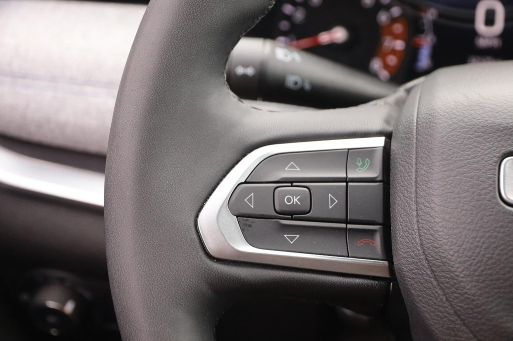 Jeep Compass Vehicle Image 13
